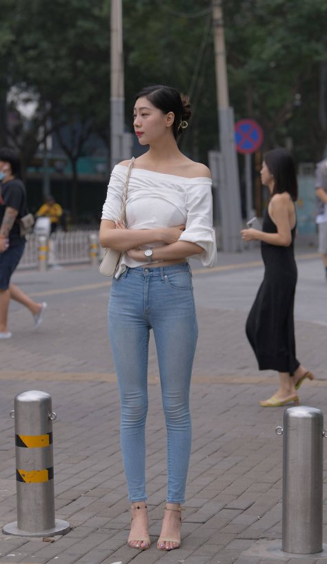 高挑的紧牛美女【视频+套图】