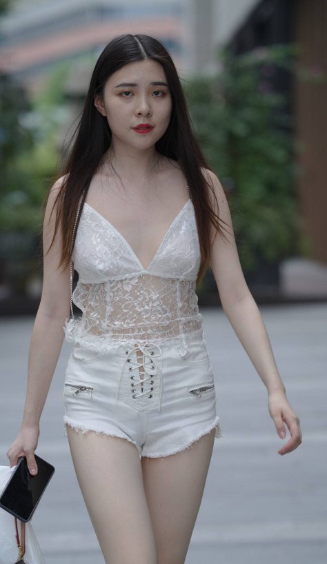 【视频+套图】比白色短裤还白的夏日女孩（高清无水印精品）