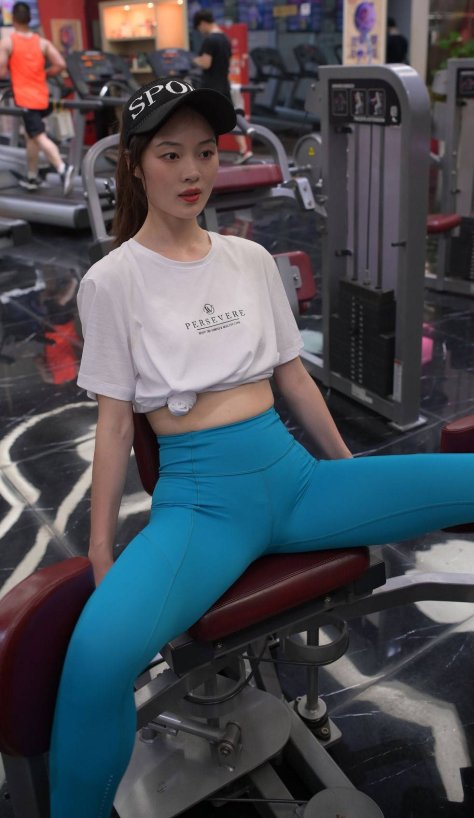 [套图+视频]青春靓丽蓝色瑜伽裤小姐姐