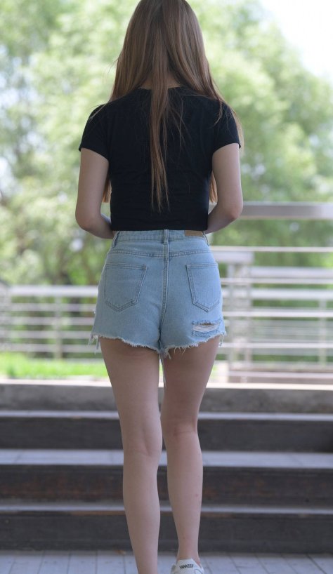 【视频+套图】蓝色牛仔热裤女孩