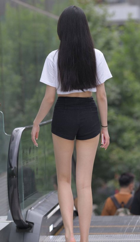 【套图+视频】黑色热裤美腿美女