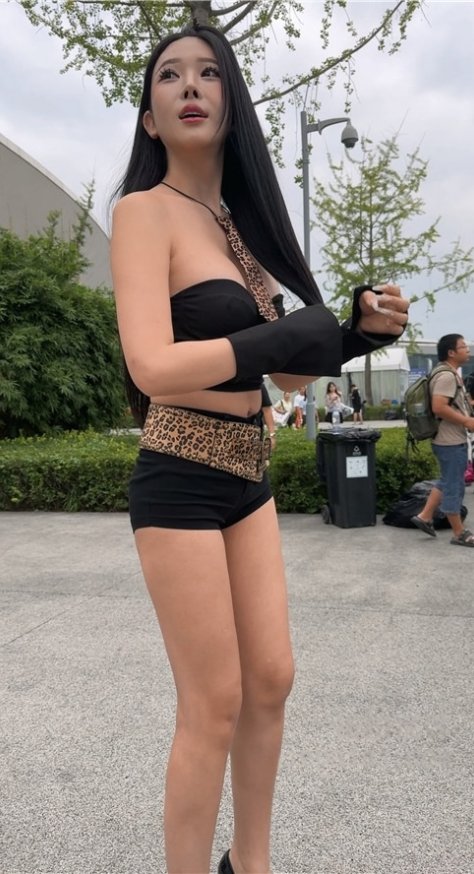 热裤长腿高跟美女[2.52G/MP4]