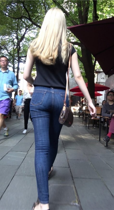 牛仔裤黄发美女[3.43G/MP4]