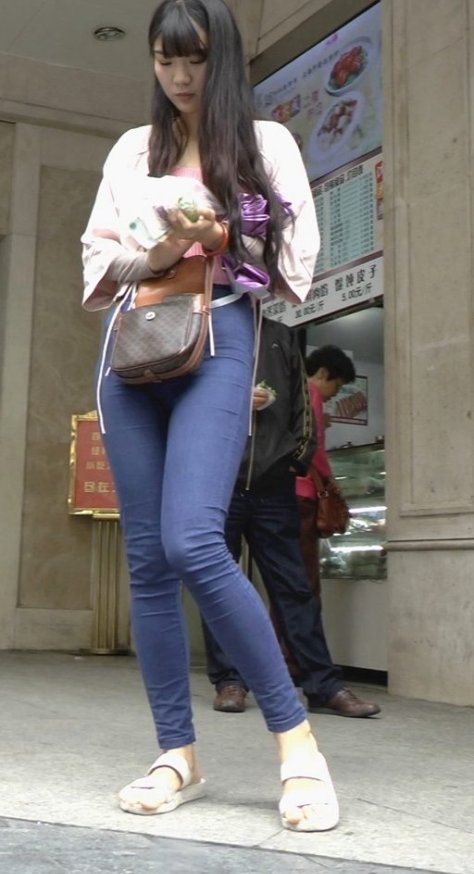 窈窕兰牛妹子身材好[265M/M2TS]