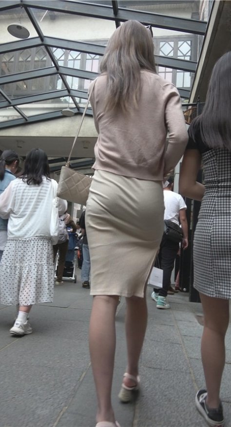 包臀裙小姐姐[1.31G/MP4]