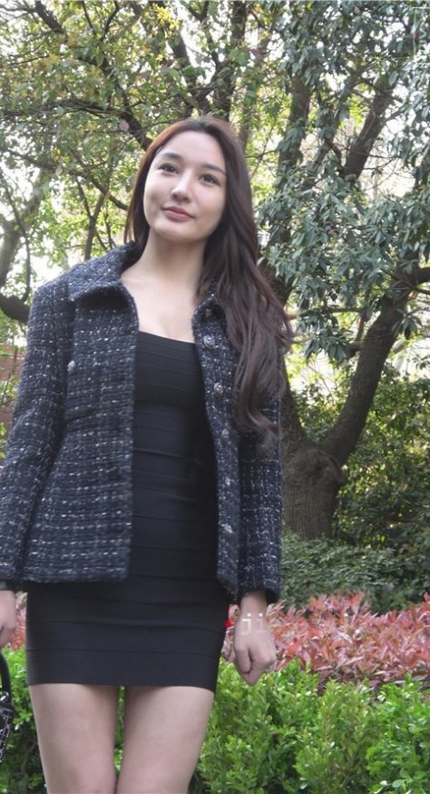 漂亮的黑色包臀裙美女[607M/MP4]