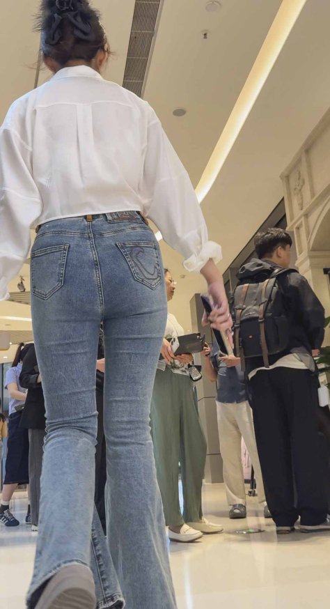 牛仔裤性感翘臀若隐若现（积分142）