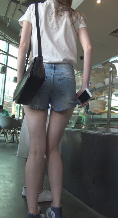 极品超短牛仔热裤美腿洋妞