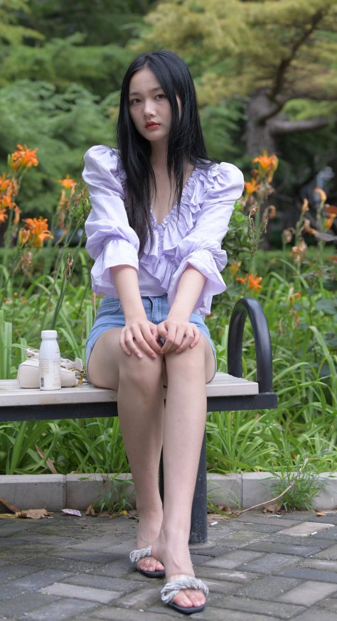 【视频+套图】蓝色牛仔热裤长腿美女