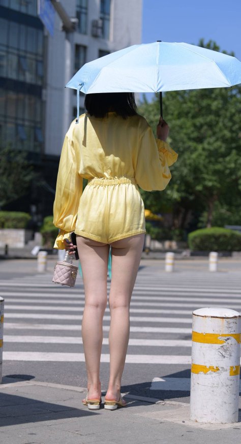 打着太阳伞的女孩【视频+套图】