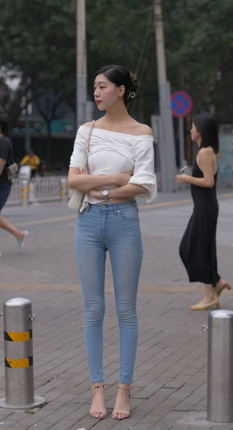 高挑的紧牛美女【视频+套图】