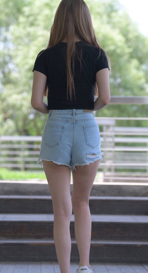 【视频+套图】蓝色牛仔热裤女孩