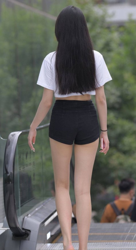 【套图+视频】黑色热裤美腿美女