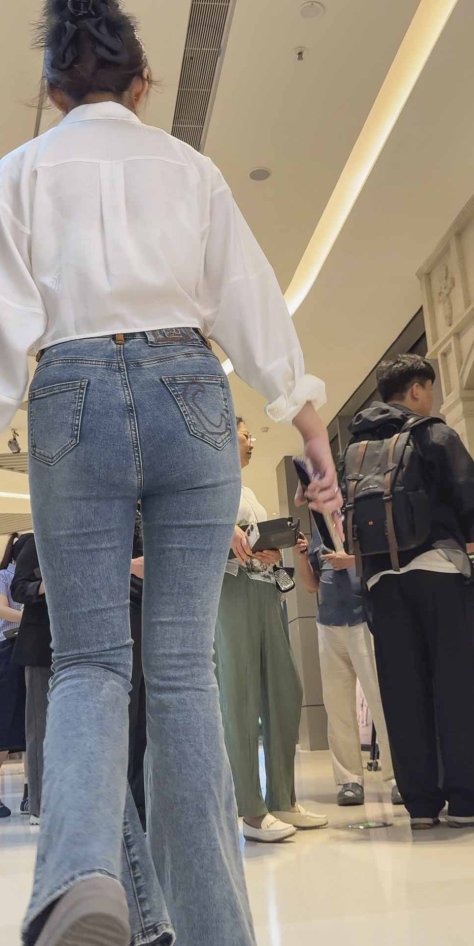 牛仔裤性感翘臀若隐若现（积分142）