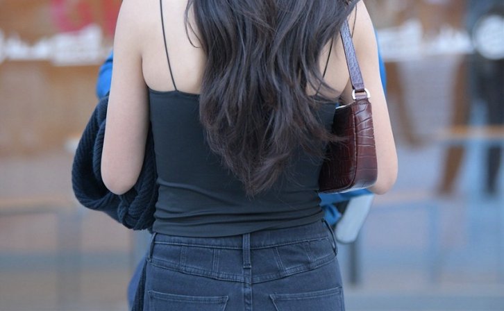 [套图85P]抱着白色小狐狸的黑牛美眉3A8231[2.41G]